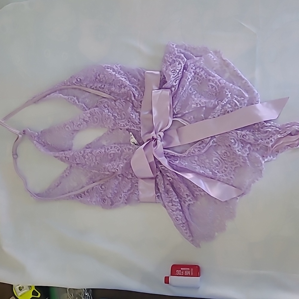 Lingerie - Picture 2 of 3